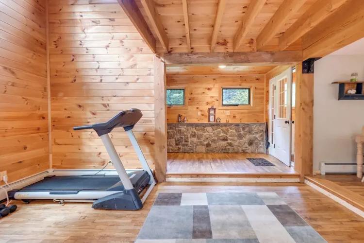 Meredith Home w/ Deck: 6 Mi to Lake Winnipesaukee!