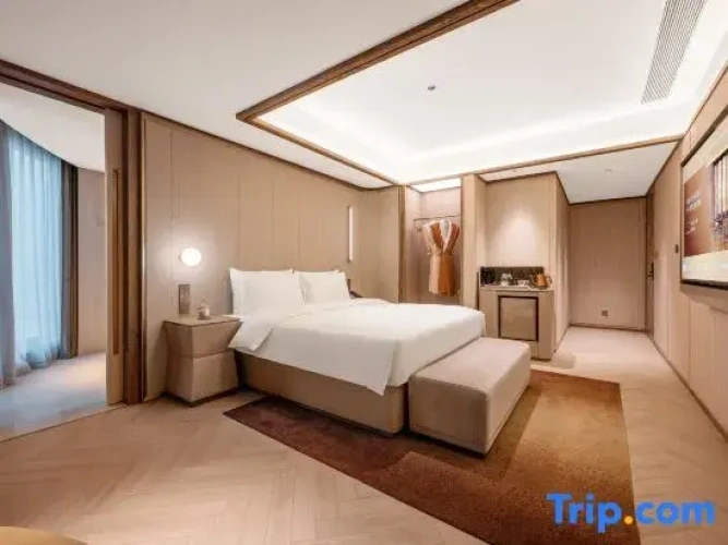Standard Double room with city view