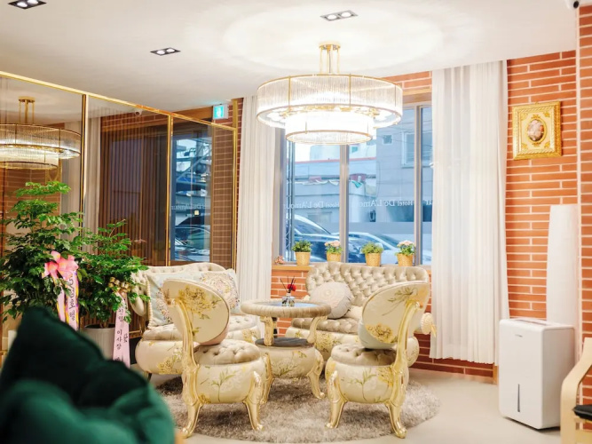 DELAMOUR Hotel