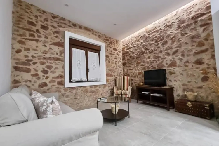 4 Bedrooms Cottage