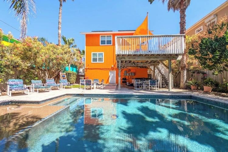 3 Bedrooms Cottage with balcony