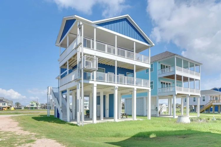 4 Bedrooms Cottage with balcony