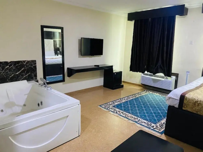 Great Western Hotel and Suites