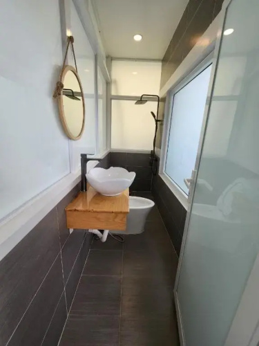 Van Nhi Hotel