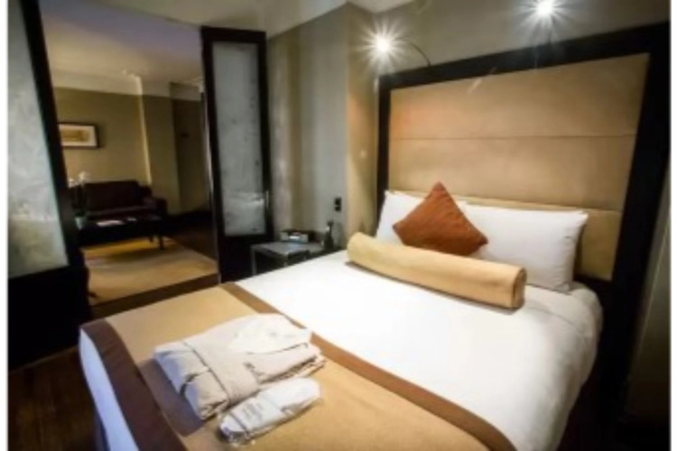 The Mansfield HotelOver view