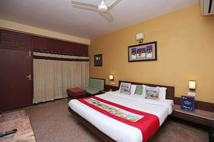 OYO 8600 Hotel Deepali Executive