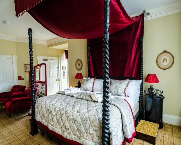 Crossbasket Castle Hotel & Restaurant