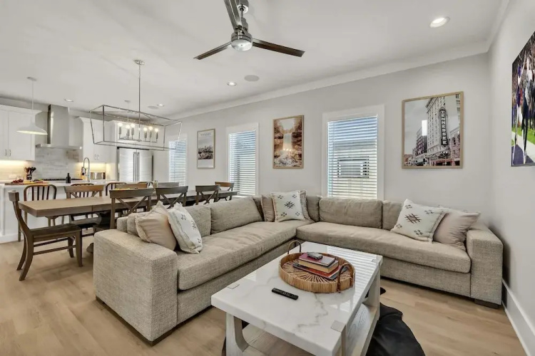 Soprano-private Rooftop-gr8 Walking Location