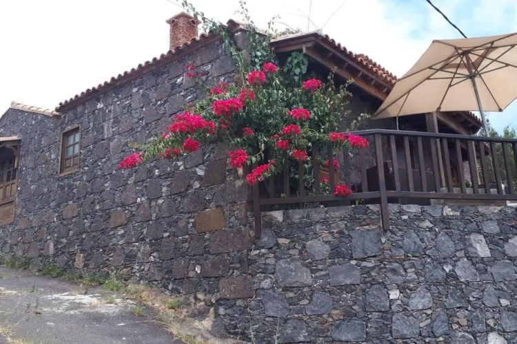 2 Bedrooms Cottage