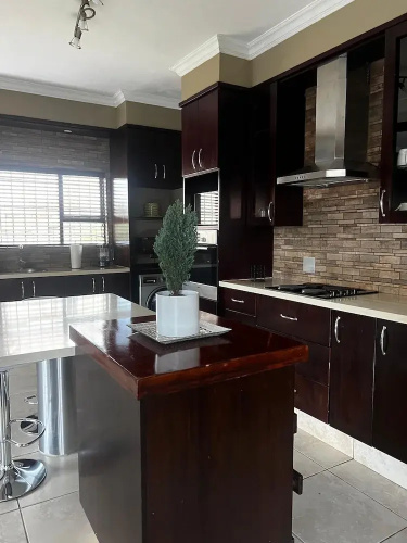 Fourways Luxury 5-Bed Home