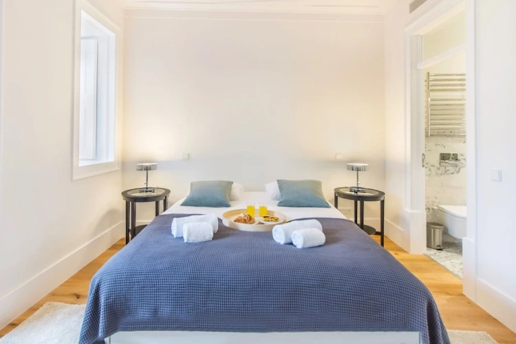 2 Bedrooms Apartment with city view