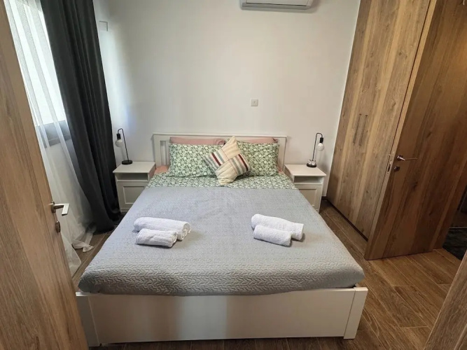 Villa - Sleeps 6 - Near Local Attractions