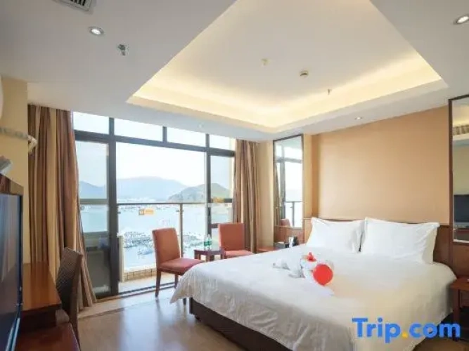 Deluxe Family Suite with sea view