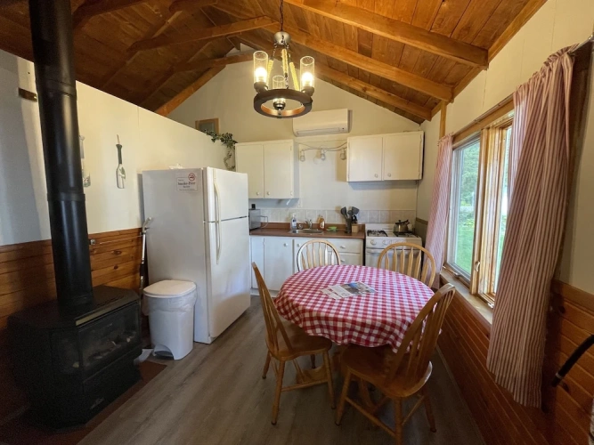 2 Bedrooms Cottage beachfront
