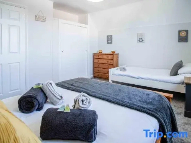 3 Bedrooms Apartment