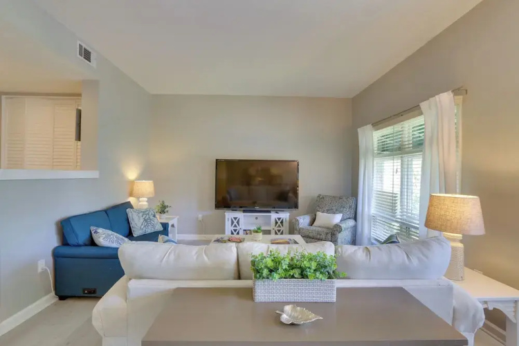 2 Mi to Beach: Condo w/ Pool Access in Hilton Head
