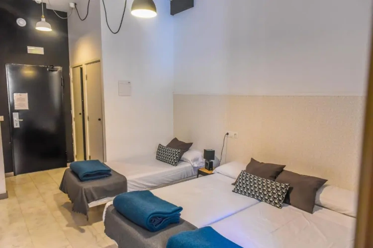 Standard Triple room