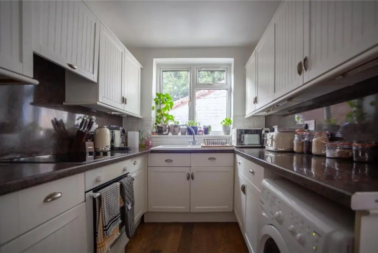 3 Bedrooms Apartment