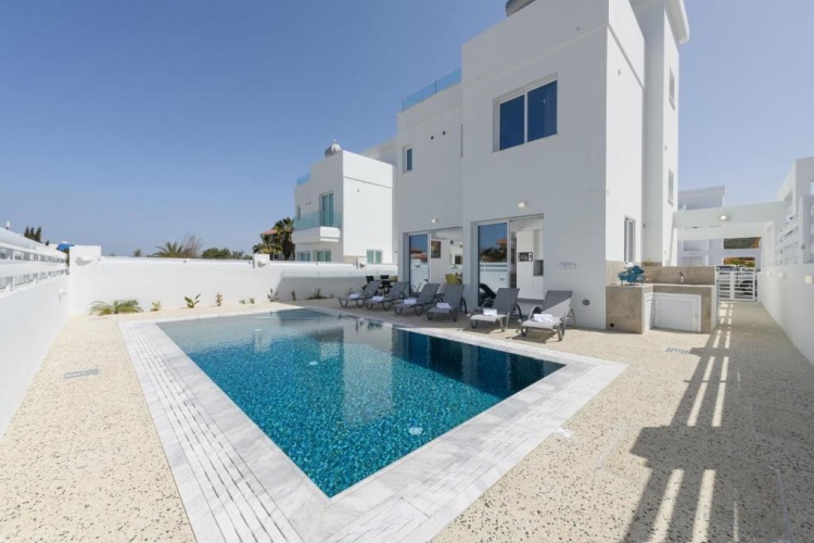 3 Bedrooms Villa