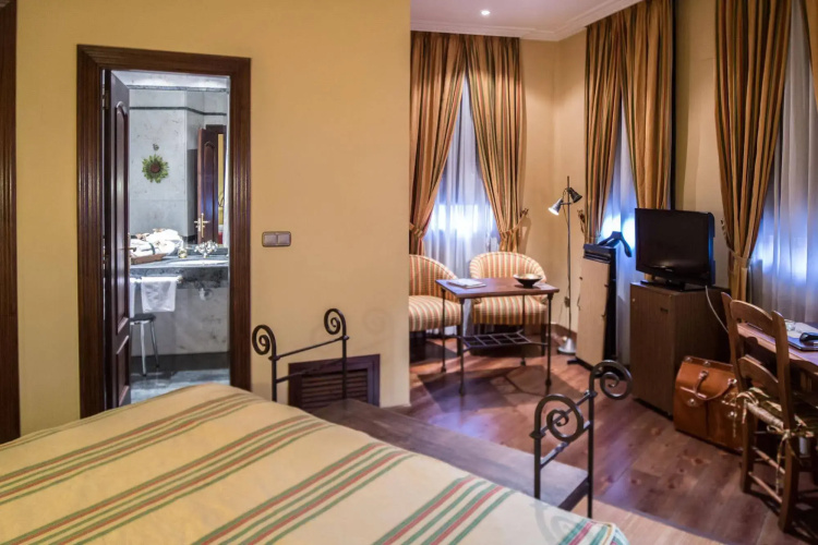 Hostal Paris