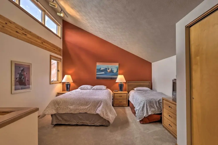 Resort Perks & Trail Access: Silverthorne Condo!