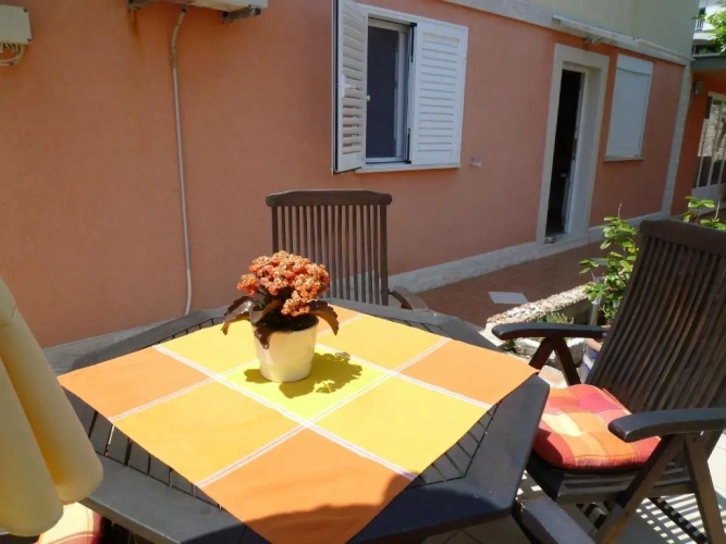 Apartment with garden view