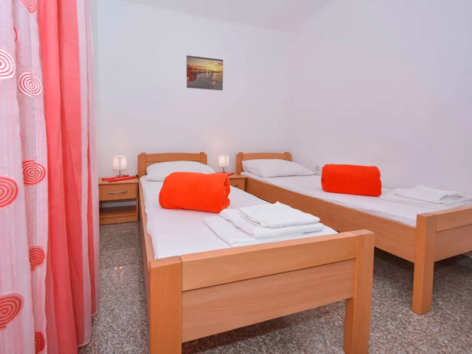 Apartment Jelena Karlobag