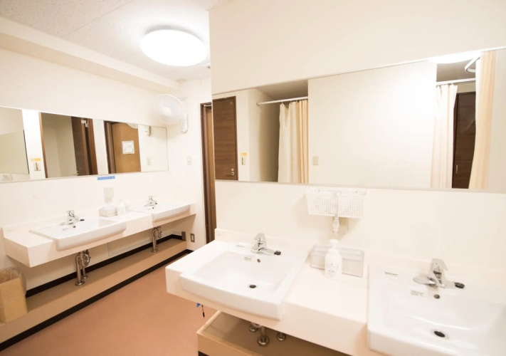 Anne Hostel Yokozuna