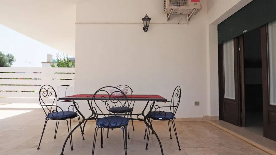 Villetta Nonno Seba Sleeps 4 Just a few Metres From the sea