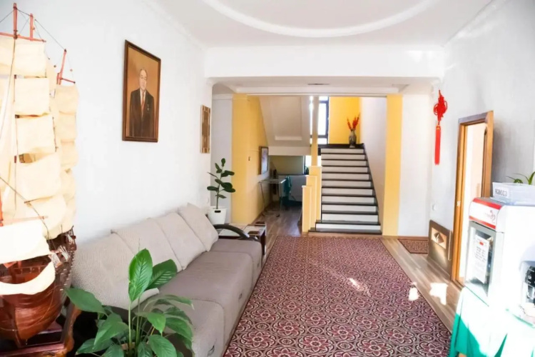 Sad Dolgoletiya Hotel