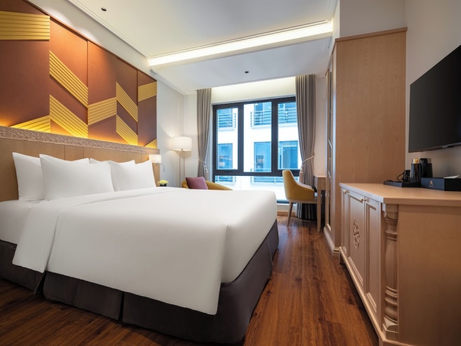 Deluxe Double room with city view
