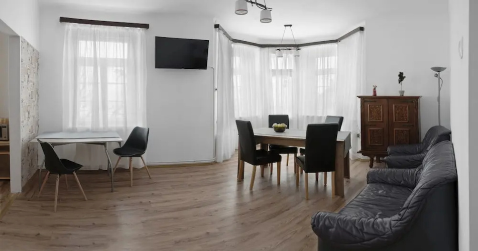 Iezer Residence