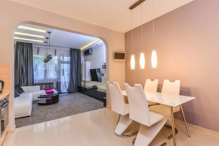 FM Deluxe 1-BDR Apartment - Extravaganzzo