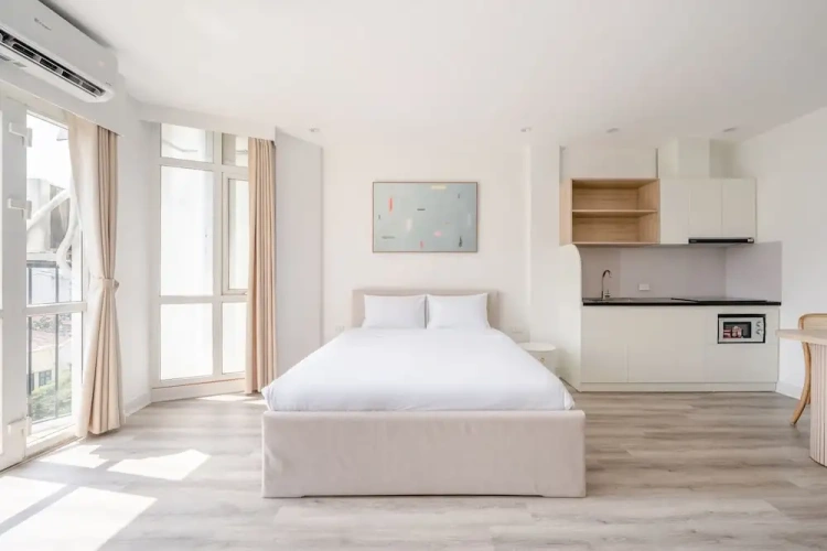 Deluxe Suite with balcony and with city view