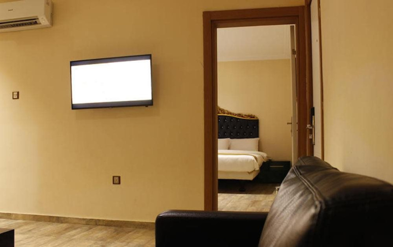 Ellyxville Hotels