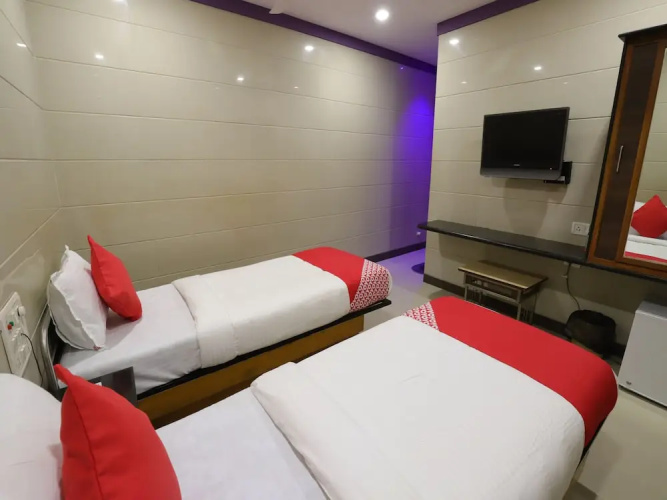 OYO 10697 Hotel Suraj Inn