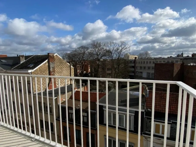 3 Bedrooms Apartment