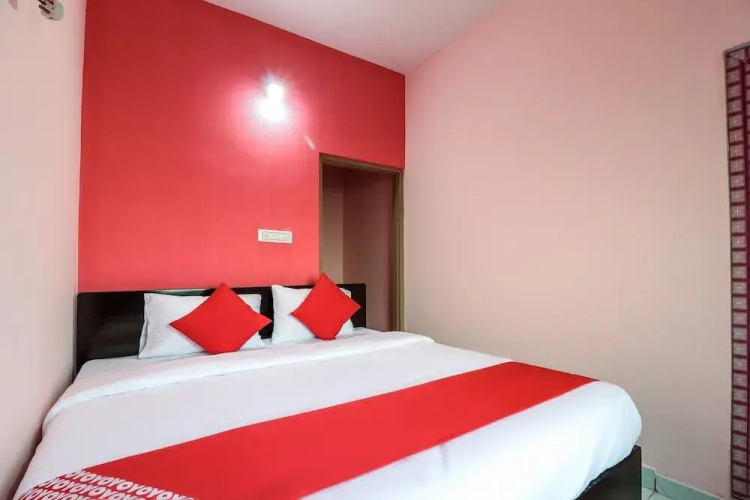 GN Comforts by OYO Rooms