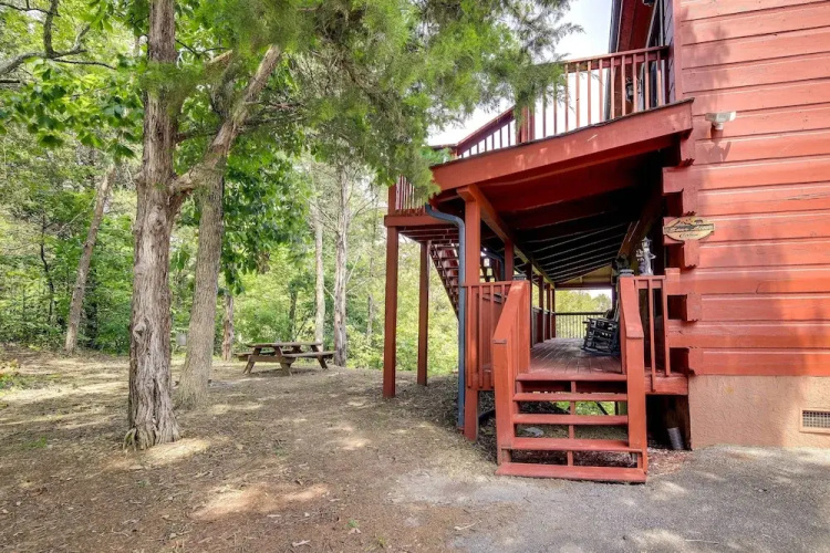 'star Lite' Cabin: Hot Tub, Deck & Pool Table