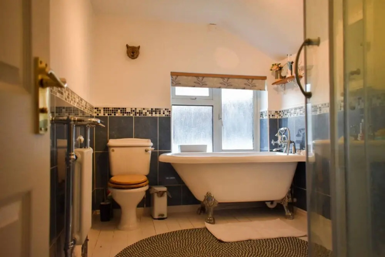 Stylish 2 Bedroom House Next to Brighton Station