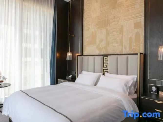 Deluxe Family Suite