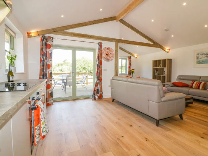 2 Merlin Lodge