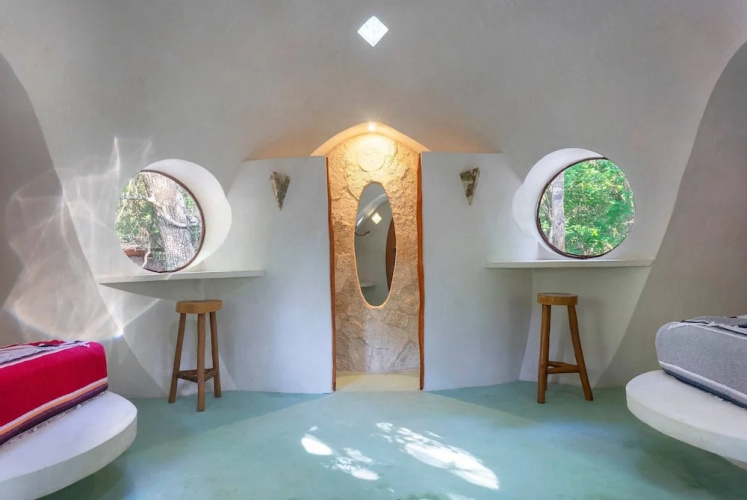Room in Lodge - Unique Jungle Dome 2 Queen Beds