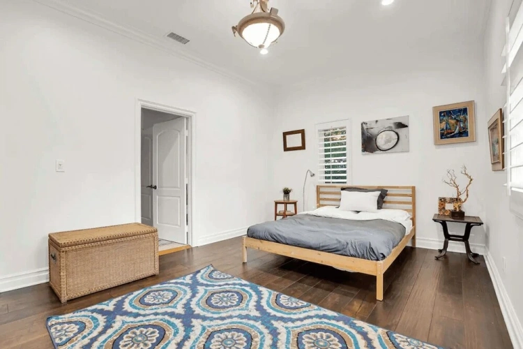 5 Bedrooms Cottage