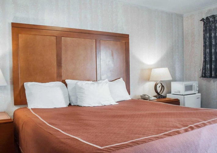 Castle Inn & Suites Niagara Falls