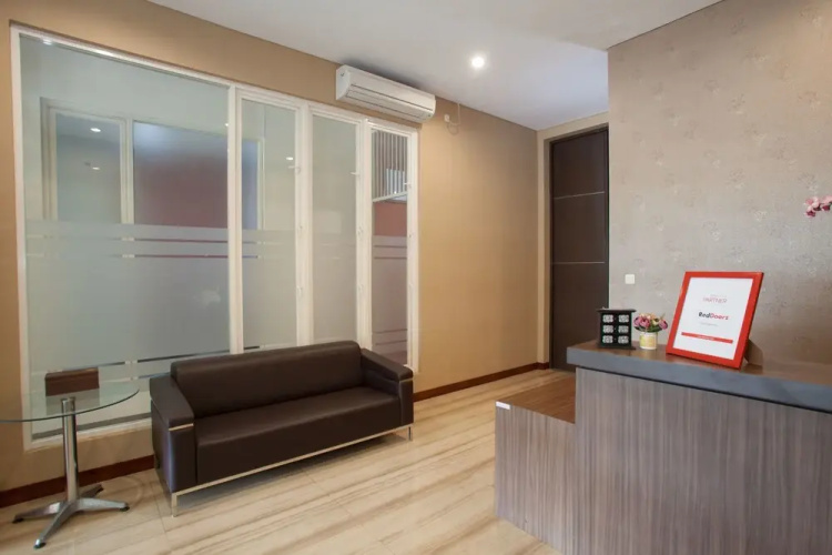 RedDoorz Plus @ Raya Sulfat
