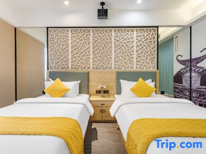 Standard Twin room with view