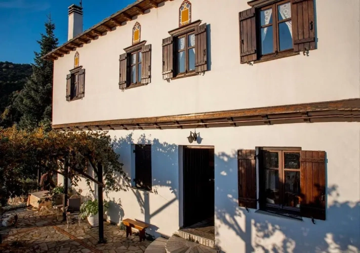 4 Bedrooms Cottage