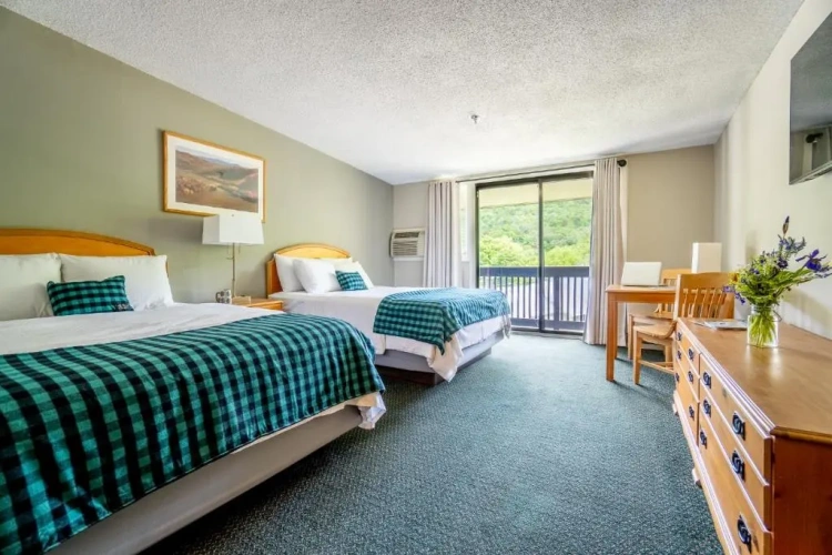 Standard Quadruple room with balcony and with mountain view