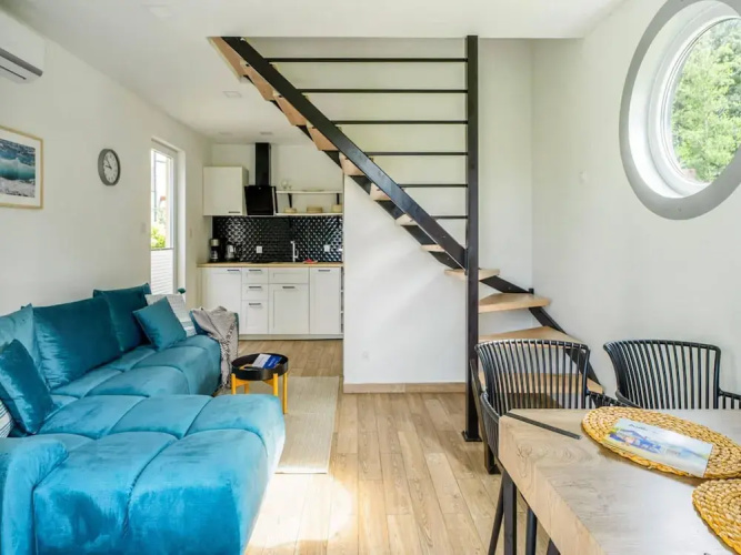 Spacious Holiday Homes With air Conditioning, Pool